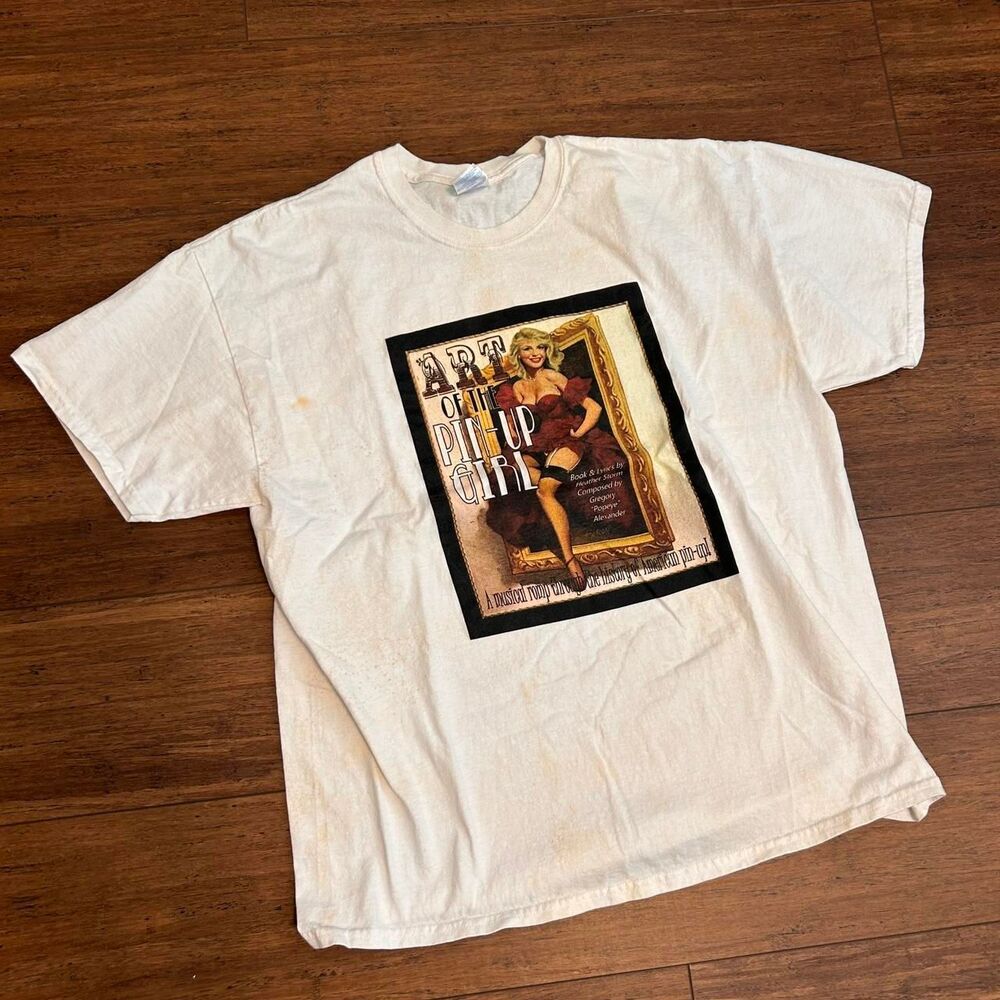 Gildan Men's White and Cream T-shirt